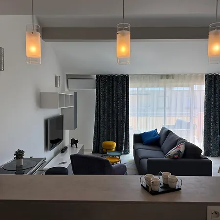 شقة A Pied Lumineux Avec Terrasse