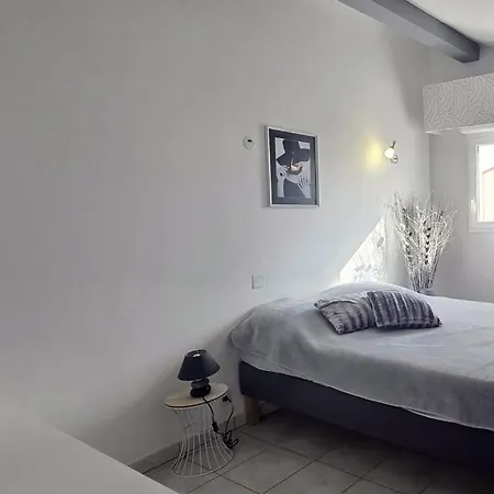 شقة A Pied Lumineux Avec Terrasse *