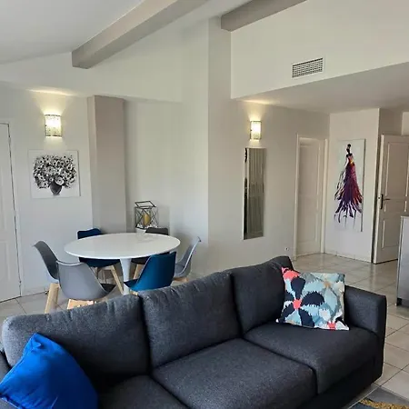 A Pied Lumineux Avec Terrasse شقة سانت ماكسيم